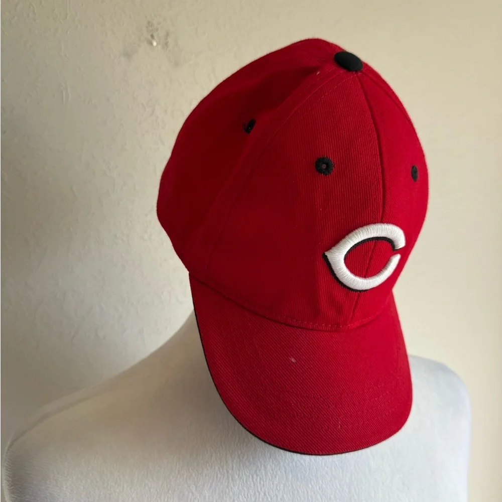 Kids OSFM Red Fan Favorite Cincinnati Reds MLB Sporty Casual Fan Apparel Hat